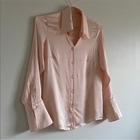 Escada 100% Silk Satin Blouse in Ballet Pink Oversized Cuff (Size 36 / Small) - Picture 6 of 11